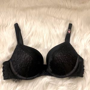 NWT Victoria’s Secret Very Sexy Push-up Bra 32A